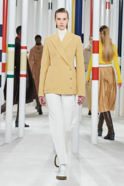 Look 48